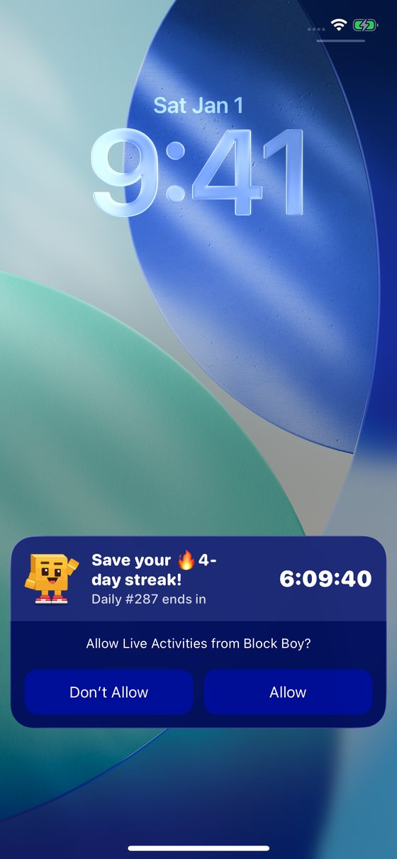 Lock Screen Live Activity counting down to midnight to save the streak
